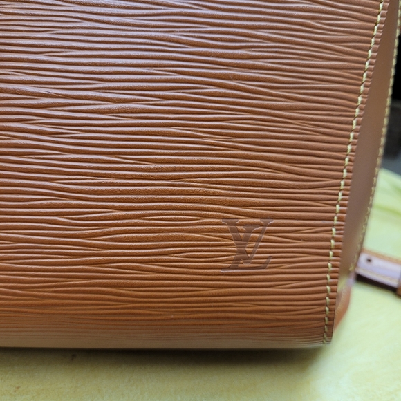 LV Epi Texture Backpack 1999 - Picture 7 of 11